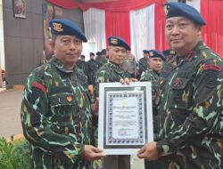 Bupati Risnawanto Terima Penghargaan di Momen HUT ke-79 Korps Brimob Polri