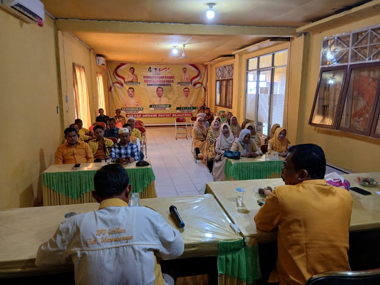 Konsolidasi partai yang di kemas dalam acara Isra Miraj di Kantor Golkar, setempat, Senin (27/1/2025).