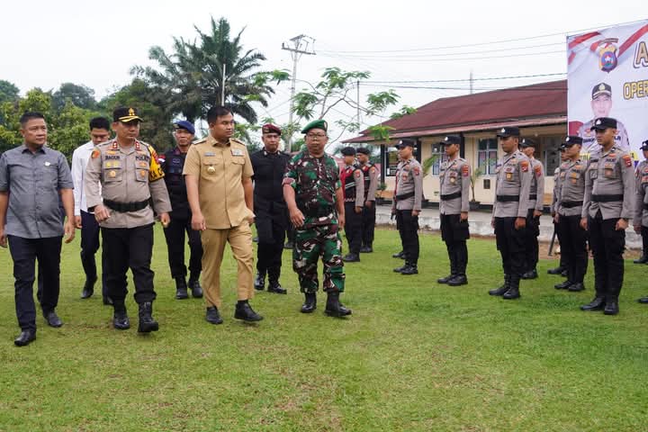 Polres Dharmasraya menggelar Apel Pasukan Operasi Keselamatan Singgalang 2025.