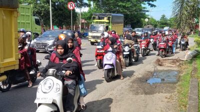 Ratusan Mahasiswa Undhari Demo di Kantor Bupati, Buntut Meninggalnya Seorang Mahasiswa 