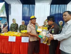 Kejaksaan Negeri Dharmasraya Gelar Bazar Sembako Murah